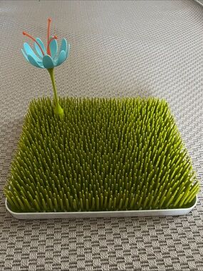 Boon - Green Grass-Style Bottle Drying Rack with Blue Flower Stem